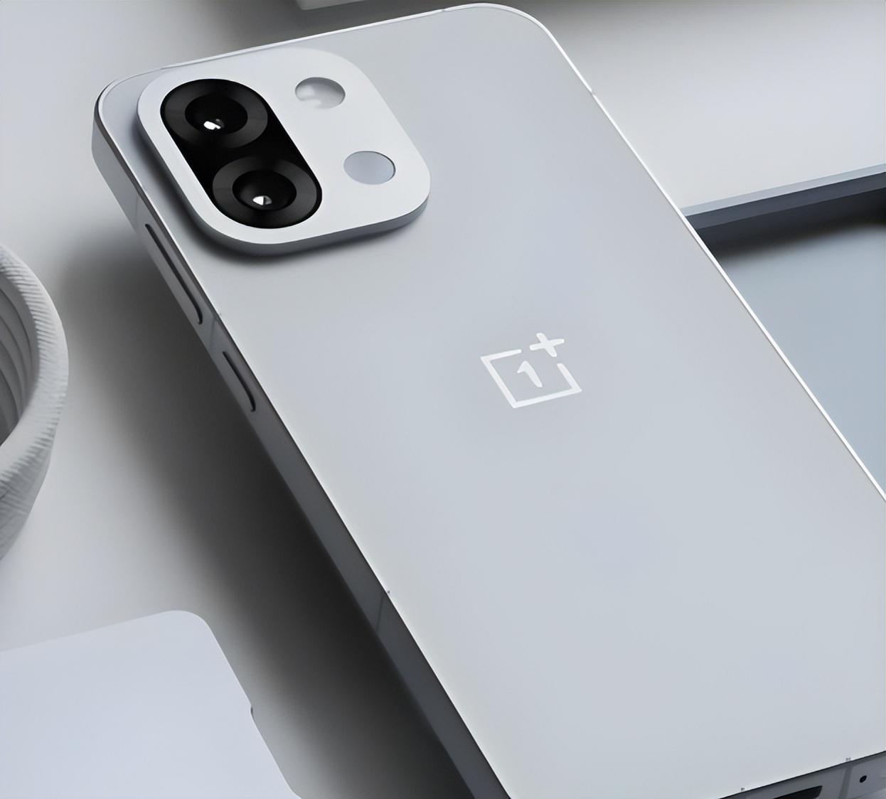 小屏旗舰的叛逆者，续航性能全都要！一加新出的15T，抛开配置不谈，单看设计，妥