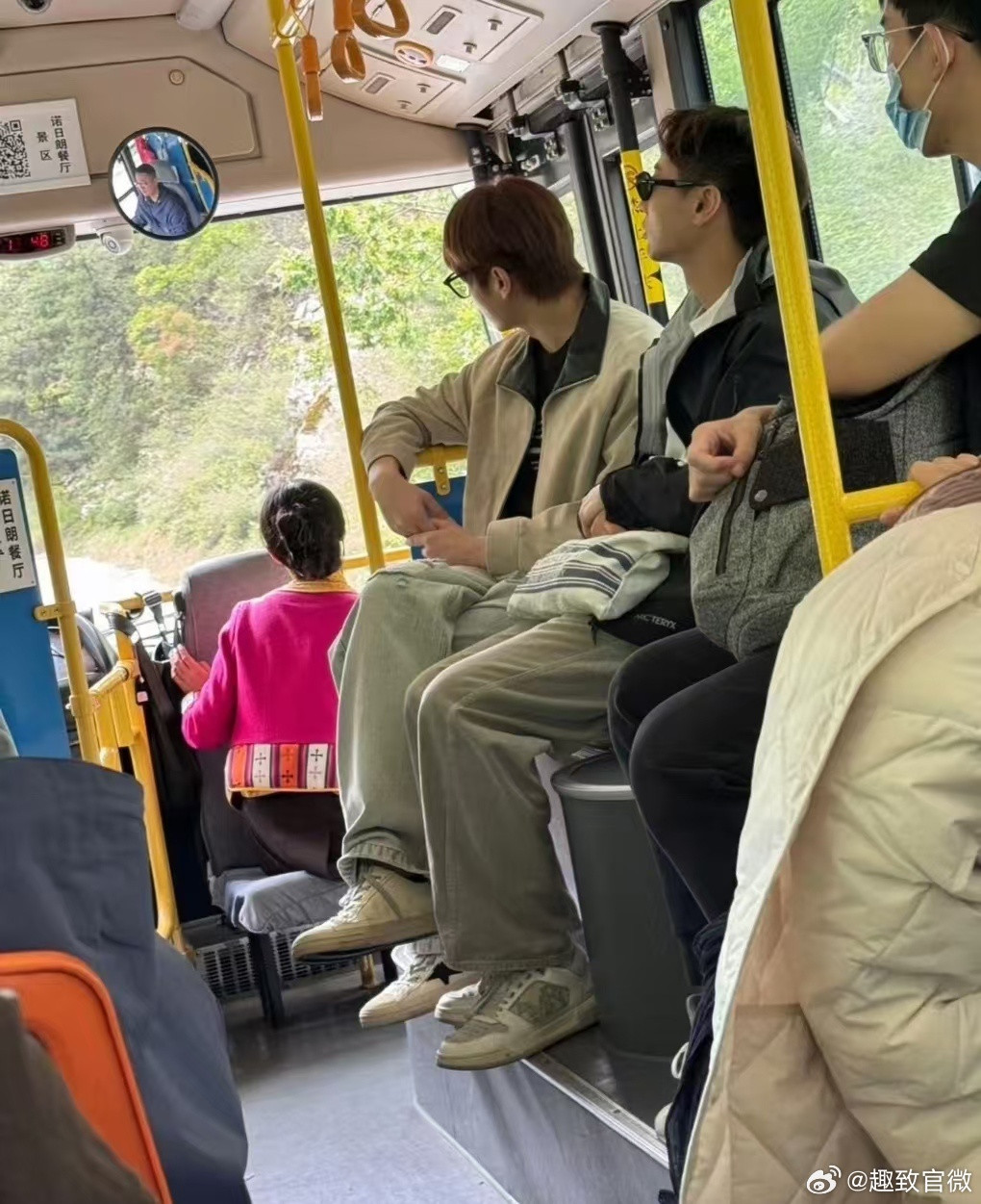九寨沟偶遇许凯怎么都在九寨沟偶遇许凯啊，这次我真不舒服了