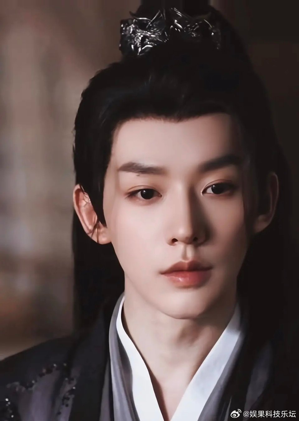 到底是妆造的问题还是长相的问题，怎么邓为这么好看