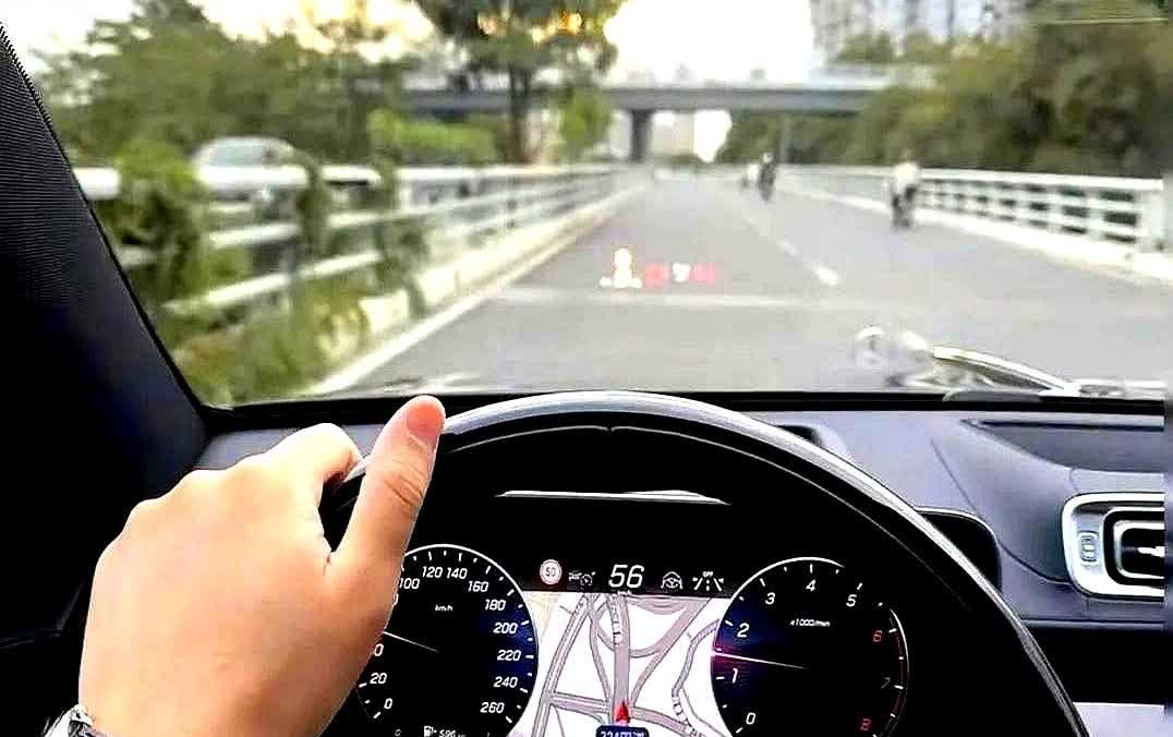 你发现没？真正会开车的人都在玩