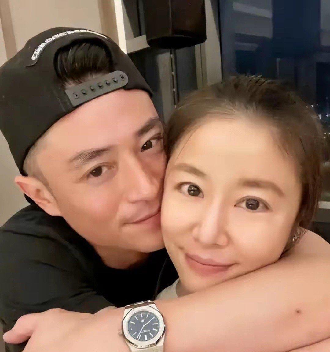霍建华新剧宣传《忘了我记得》，罕见聊婚姻，自曝年轻时吵架太冲动，如今结婚10