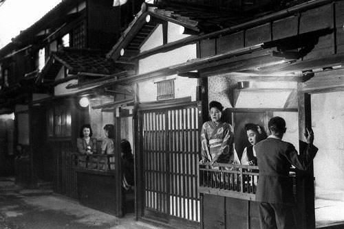 1972年，日本专家到中国换我国没用的高炉矿渣，正当众人以为中国占便宜时，中央周