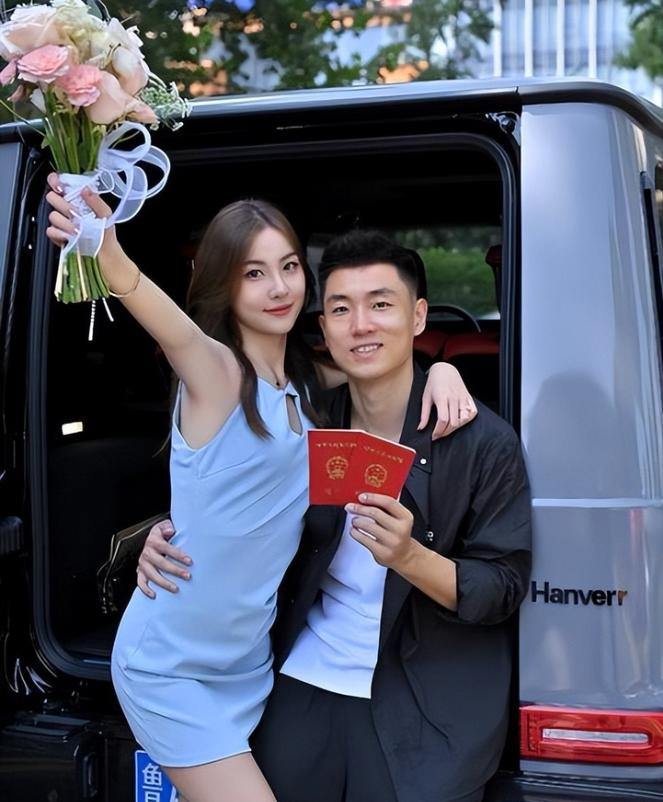 原来高诗岩妻子是她，怪不得能签顶薪合同，真是娶一个贤妻旺三代3月11日，山