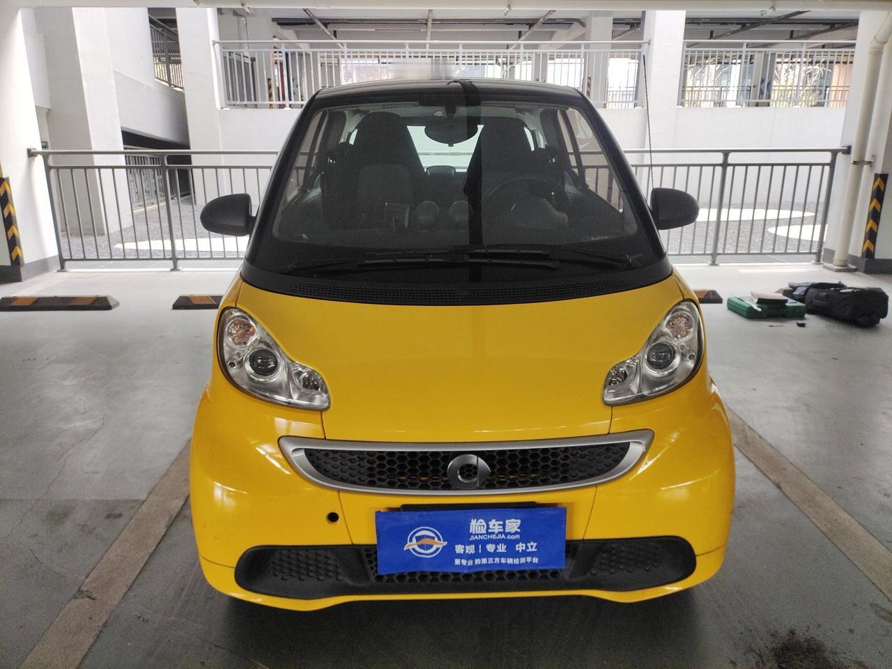 3万预算，买十一年前的奔驰smart，还是全新的五菱miniEV？昨天验了一台