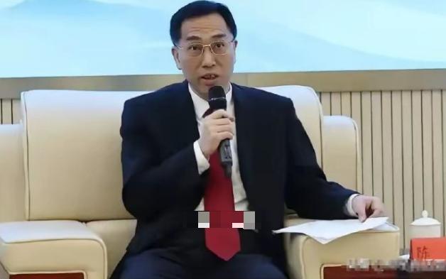 别被表面吵吵嚷嚷的分数之争骗了！这场全网炸锅的英语权重论战，根子根本不在一门课占