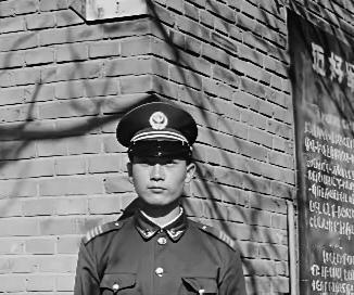 1993年，当兵的杨胜清回姐姐家，撞见姐夫失踪半年，地里荒草比人高，屋里却多了个