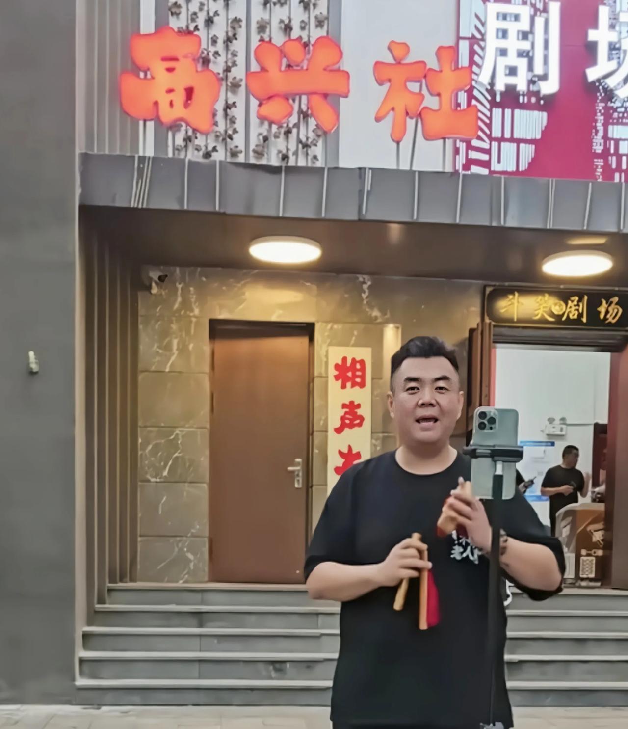 张伯鑫老师今天的遭遇，充分印证了一句话，想毁掉一个人使劲捧他看到张伯鑫老师今