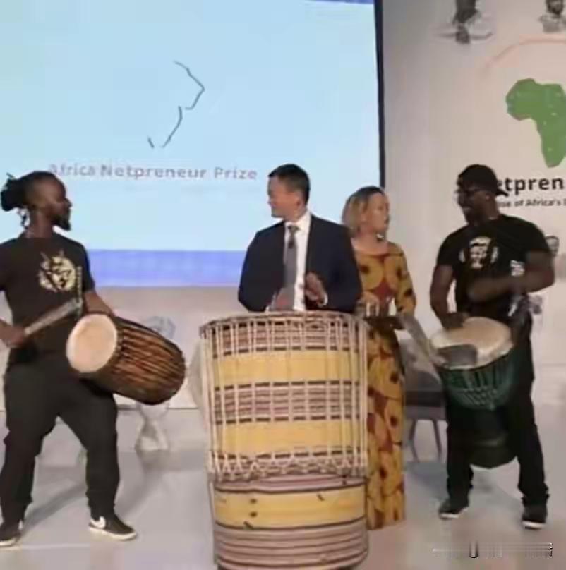 突然长胖，多半是激素药吃的[笑着哭][笑着哭][笑着哭]