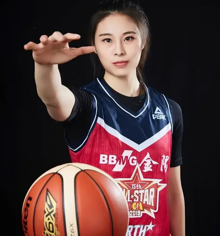 新一期女篮集训18人名单出炉！谈一下我的4点感受1、宫鲁鸣真心瞧不起李梦，而