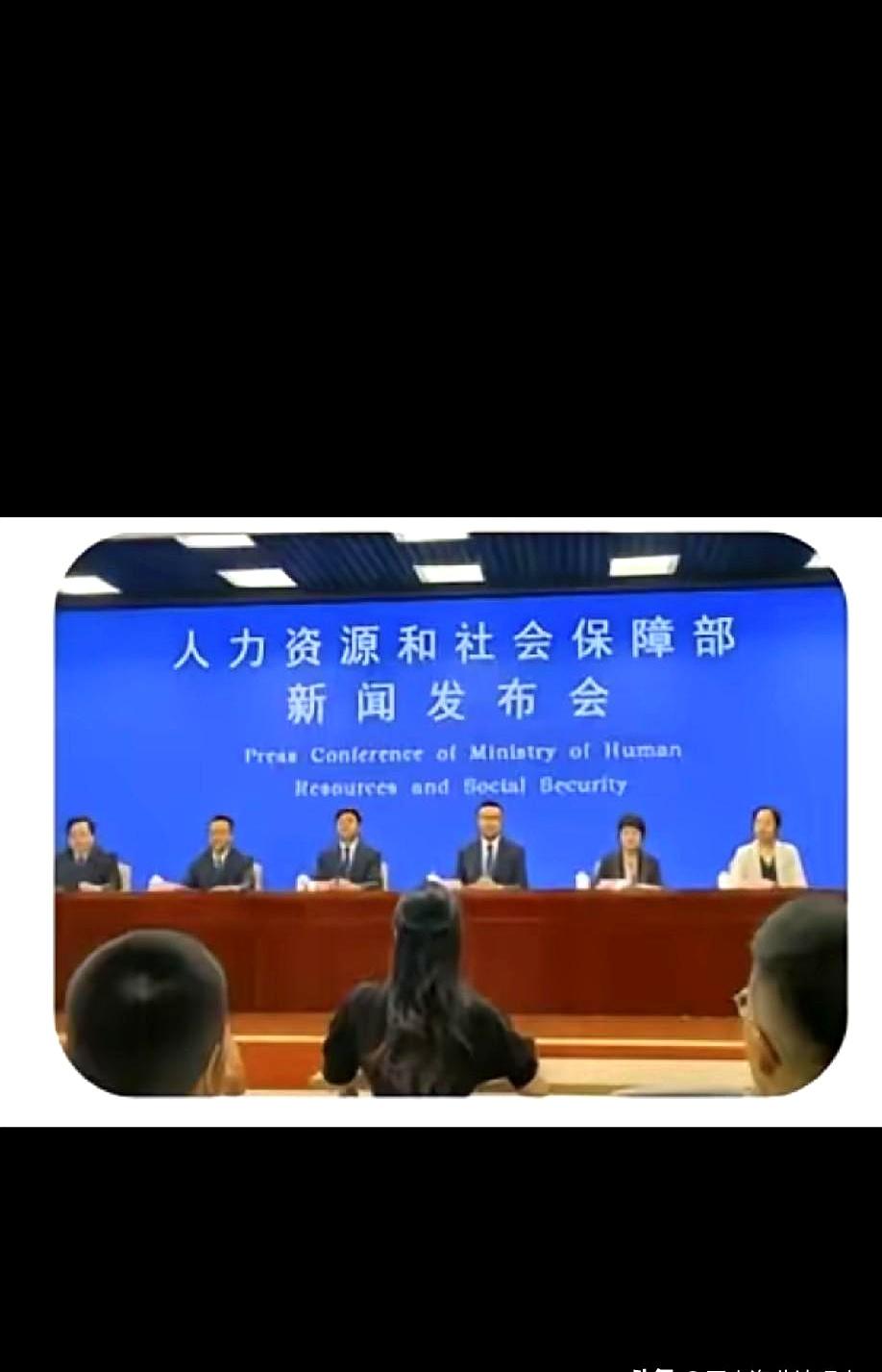 听说2026年养老金暴涨还要搞补发？别再往“相亲相爱一家人”群里转这种忽悠人的