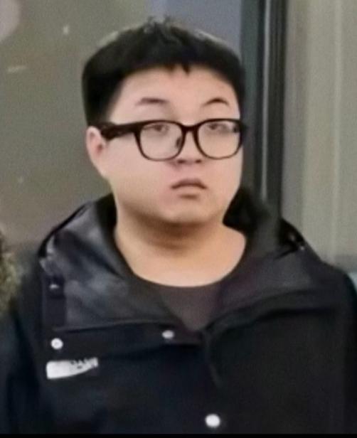 杭州小米车主提车当天就把销售撞了，这事情已经过去了几天，然而当又一次刷到那位车主