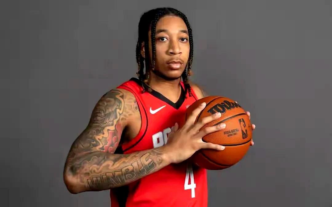 不容易，乌度卡终于想起雨姐来了。雨姐戴维森表现也很亮眼，2投2中，高效得到5分