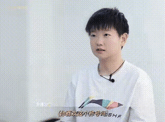 莎莎可爱又直白哦！当主持人问莎莎：“你喜欢（小魔王）这个称呼吗？”莎莎一听，立
