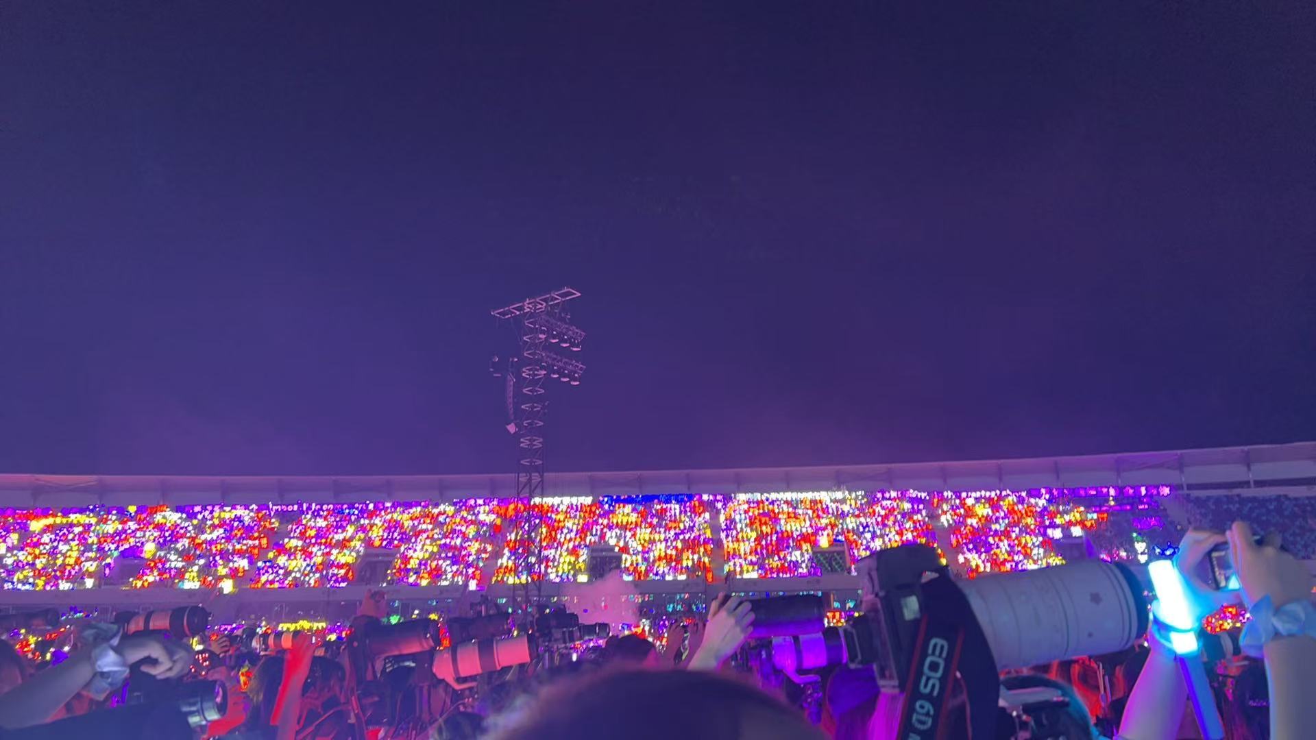 时代少年团演唱会没直播时代少年团海口演唱会现场灯牌，来感受下震撼！马嘉祺紫海丁