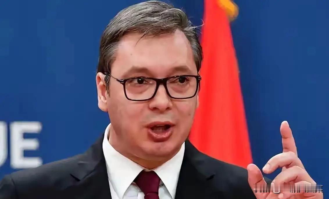 武契奇羡慕朝鲜，这话听着扎心，却是大实话。朝鲜穷归穷，可它背后站着中国，这个邻居