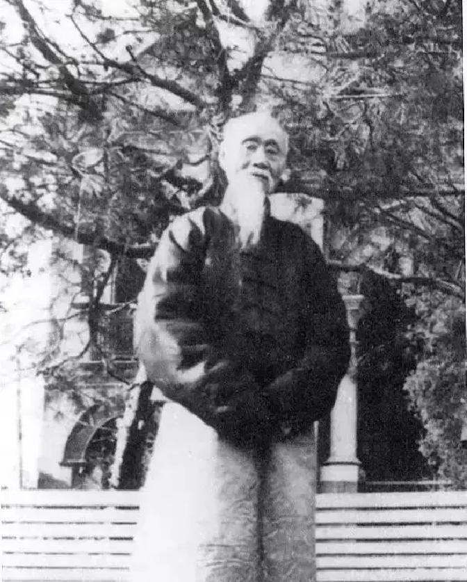 1867年，赵烈文对曾国藩预言，大清50年内必定灭亡，曾国藩不信，赵烈文说：得天下太容易，开国时又太