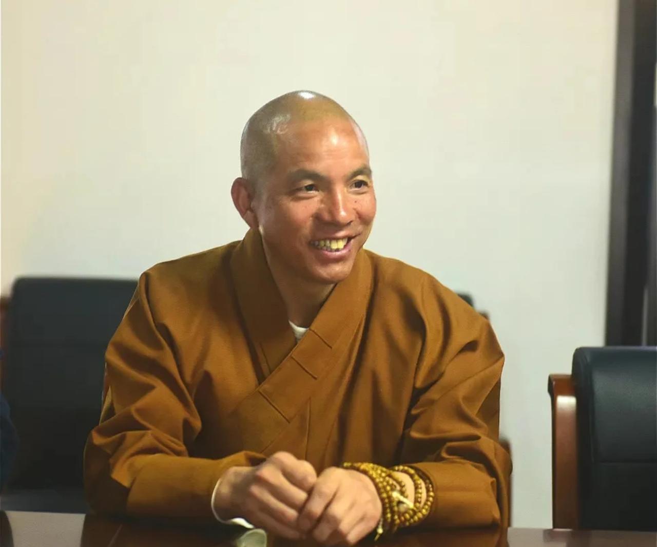 去过白马寺的都知道这个印乐和尚不会做生意，周边的规划一塌糊涂，节假日人多车堵，就