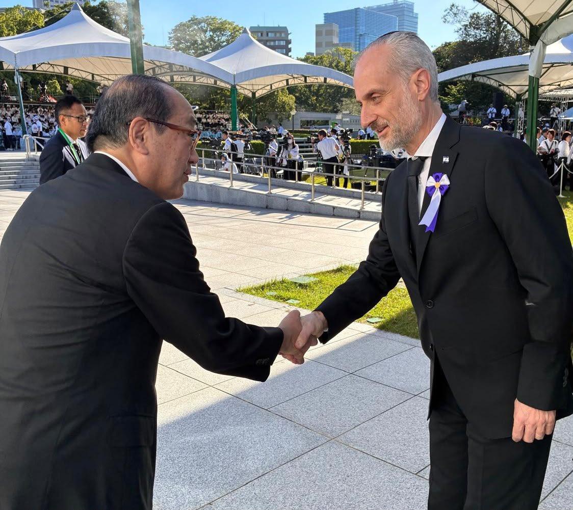 8月6日，广岛举行原爆81周年和平纪念式典。以色列新任驻日大使埃马纽埃尔·纳冯（