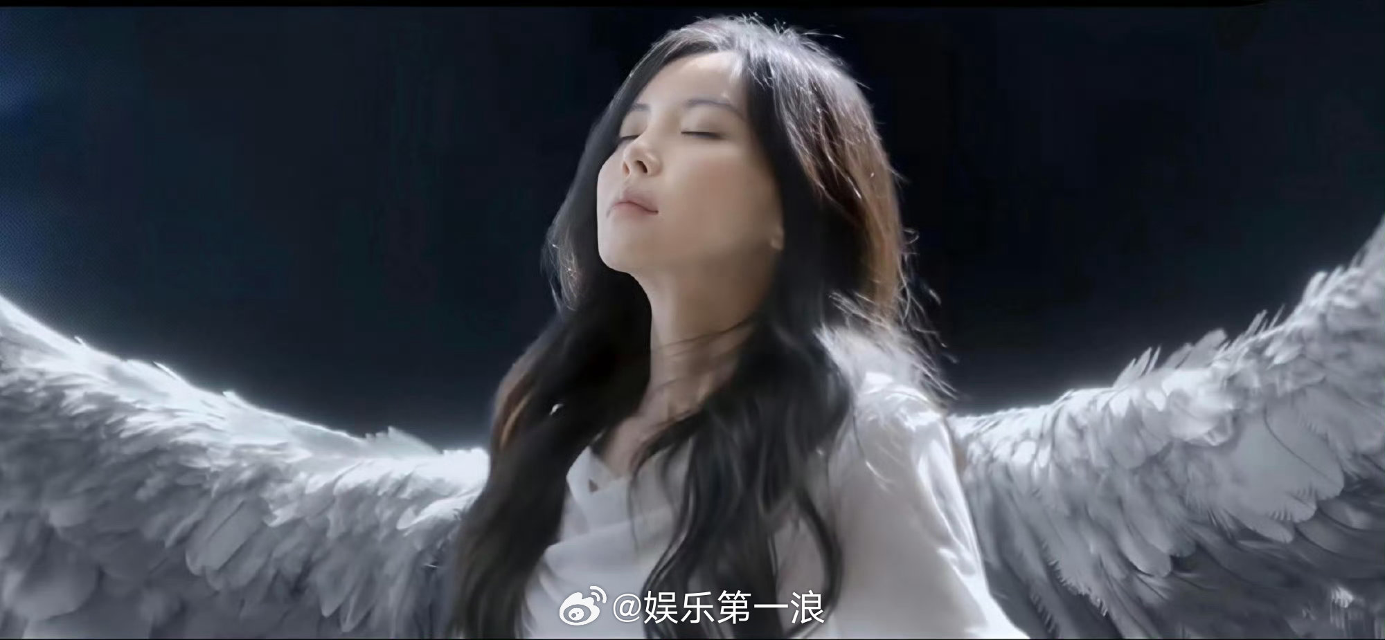 于文文自嘲花七位数拍MV没人看于文文这次聊了很多"不合时宜"的真话[思考]她