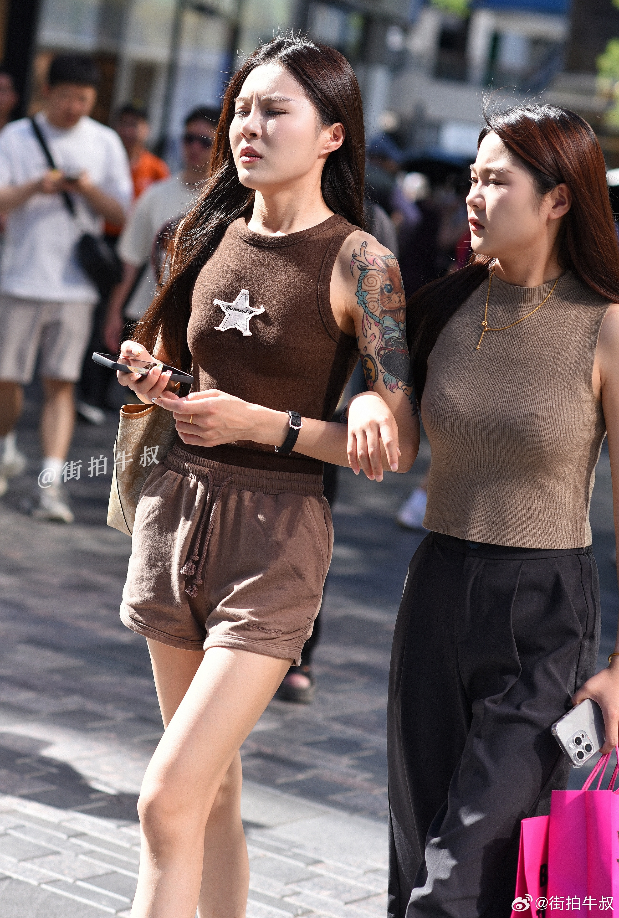 休闲时尚的少女穿搭