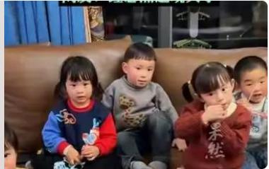 有人把大学同学情过成了养娃搭子局!4个家庭、5个娃,毕业后扎堆住同一小区,居然靠