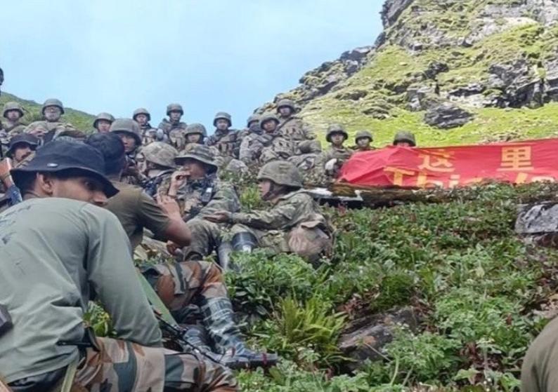 印度媒体报道称，中印两军上月在藏南上苏班西里地区发生对峙，大量现场照片随后出现在