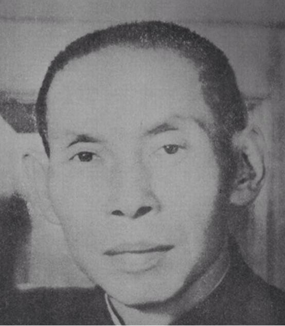 1949年上海解放后，杜月笙放弃一切资产，逃去香港过起了清贫日子“1949年