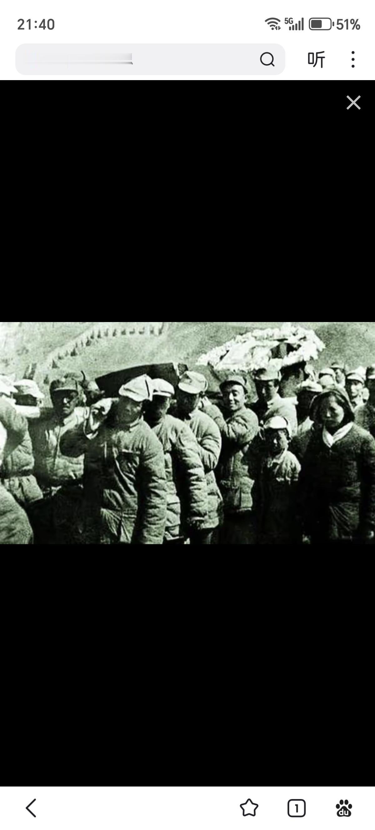 这张老照片里，定格了主席一生中唯一一次抬棺执绋送葬的场景。1942年，张浩（林