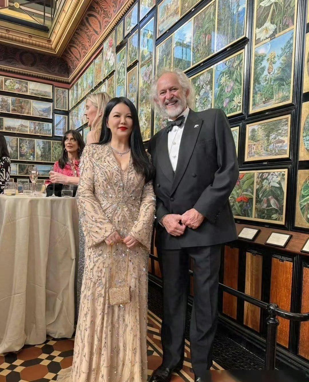 李湘带女儿面见英国皇室，向王后赔笑换白眼，连发动态遭网友群嘲​​​​