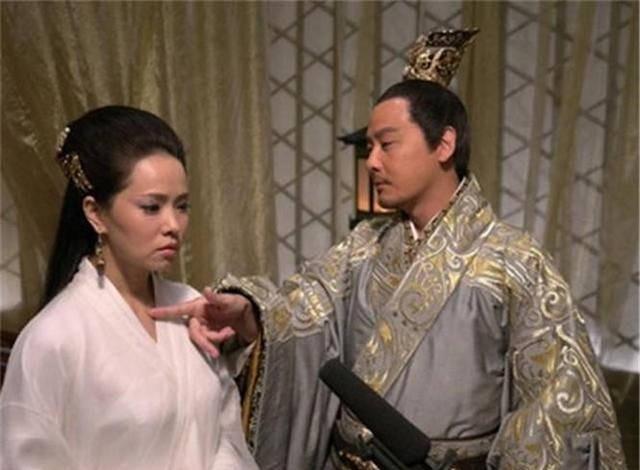 561年，24岁北齐皇帝高湛即位，到了晚上他乘着酒意，闯进35岁嫂子李祖娥的寝宫