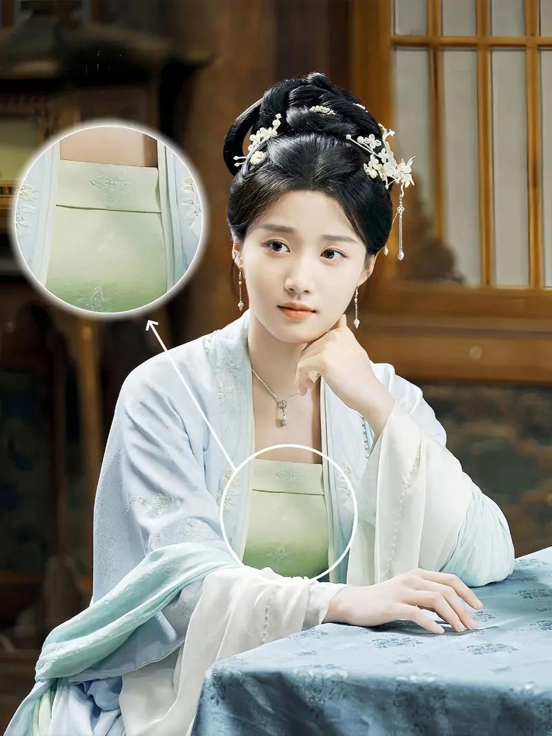 卢昱晓称今年会多拍戏拍好戏！1月15日，卢昱晓出席上海某品牌活动时，被主持人问