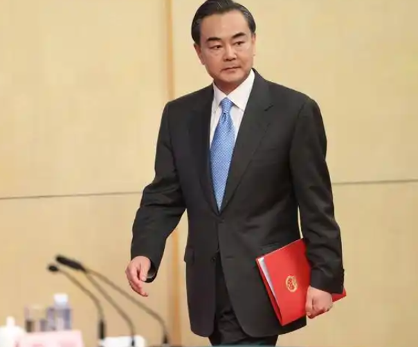 中美外长“擦肩”东盟会议，会面悬念引爆现场！