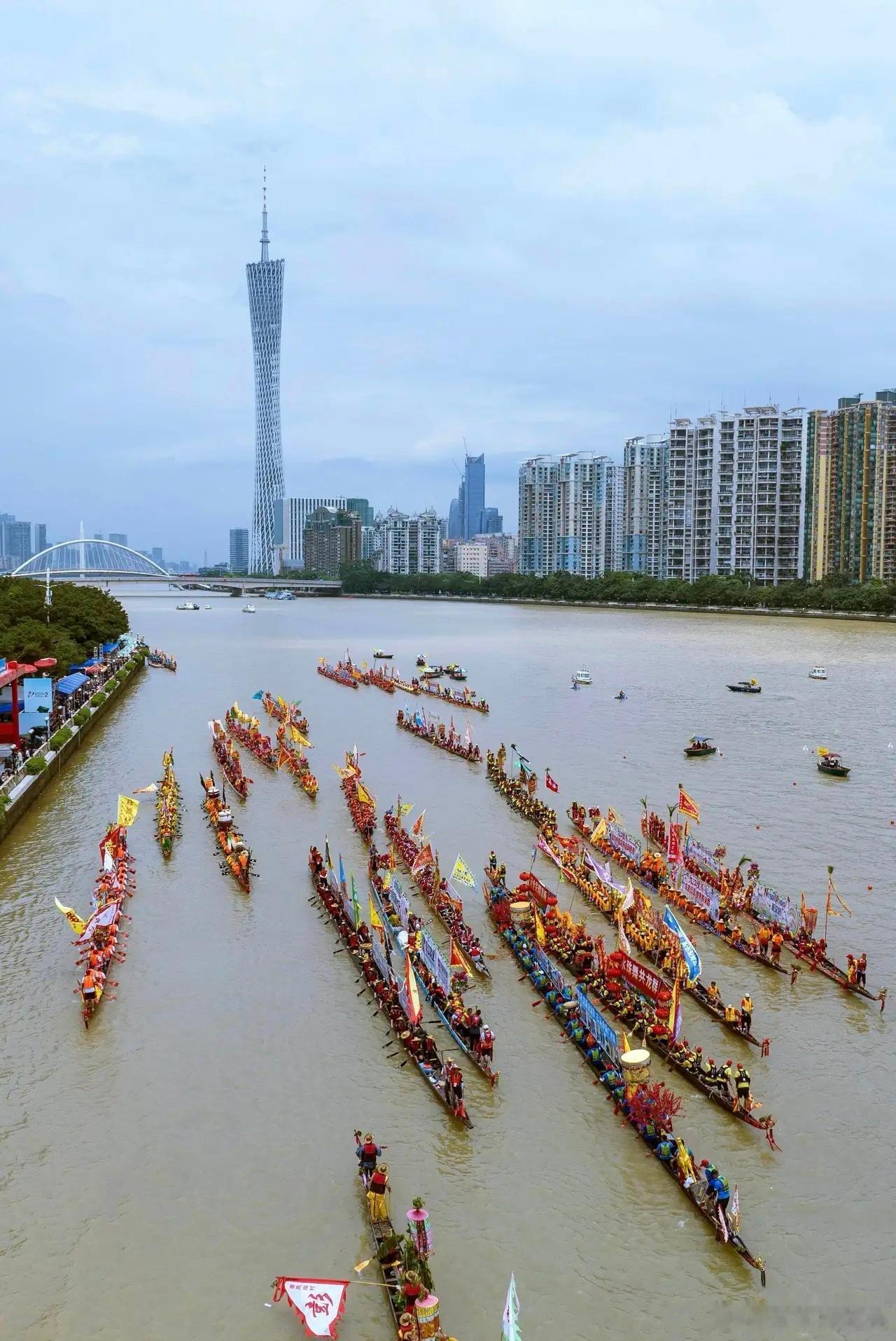 输了跪祠堂，广东龙舟赛的江湖，亿万房东也瑟瑟发抖说到端午节又不得不说划龙舟，龙舟