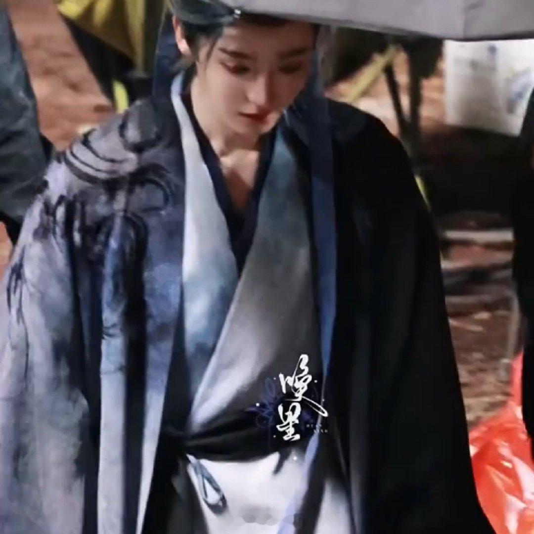 侯明昊念相思银蓝发色路透侯明昊容尘子新发色哇塞哇塞，不得不说，侯明昊在电视剧《