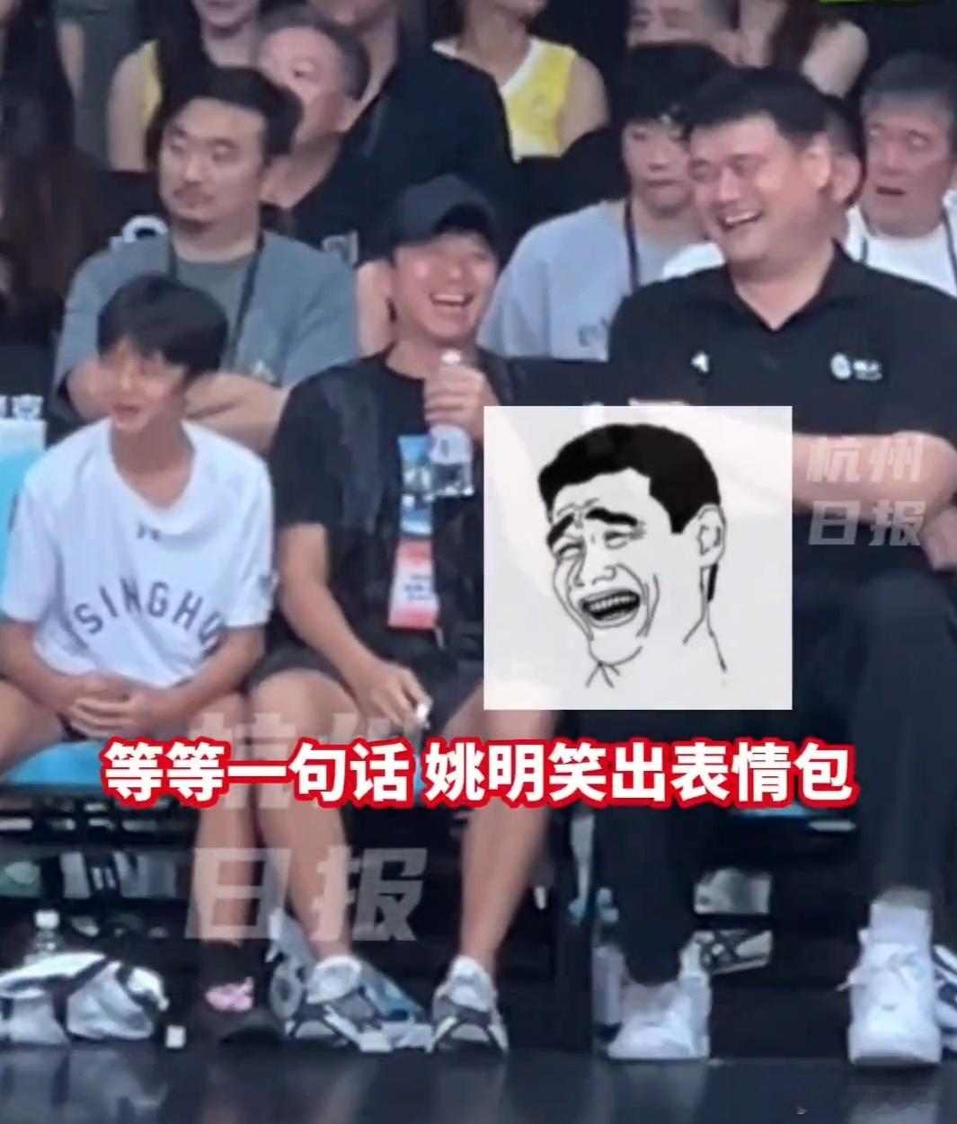 邓超带儿子与姚明同框邓超父子与姚明热聊邓超带儿子与姚明同框，一起热聊笑出表情包
