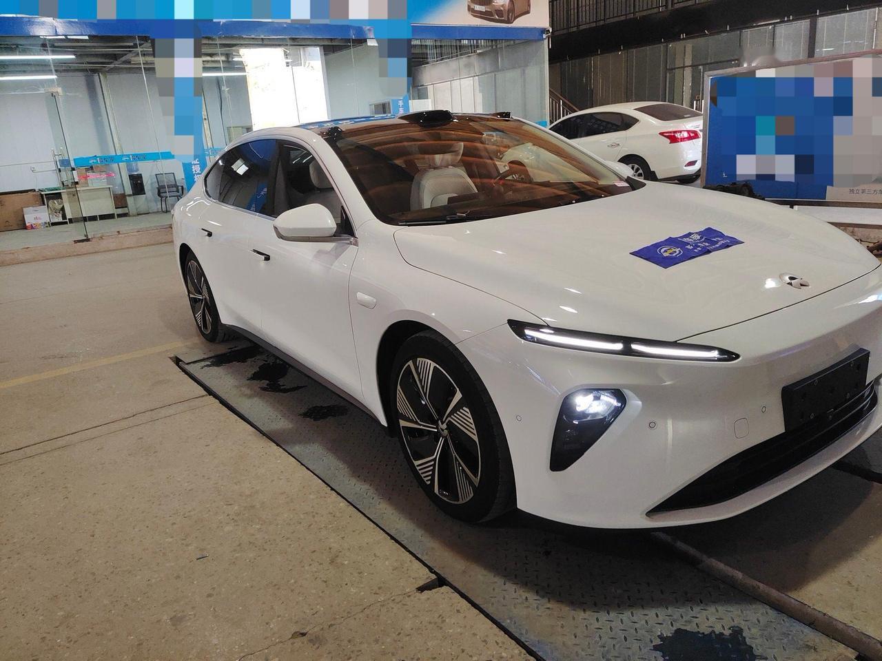 如今买车，就是快速的亏钱，油车亏，电车更亏！下面这辆蔚来ET7，三年前买成40