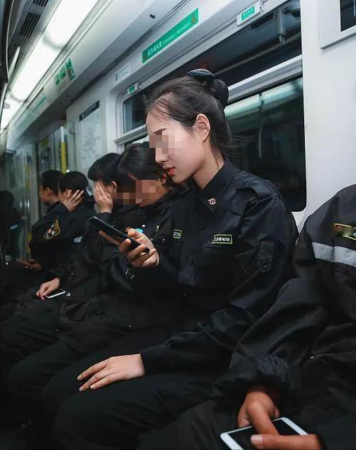 广东阳江，一女子花了28000元买了一个“高铁安检员”的内部名额，本以为能体面上
