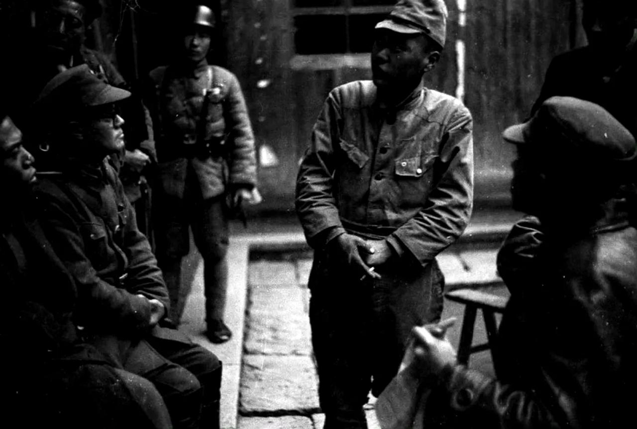 这几张老照片是1943年，常德会战期间俘虏的日军1943年11月1日，日军兵