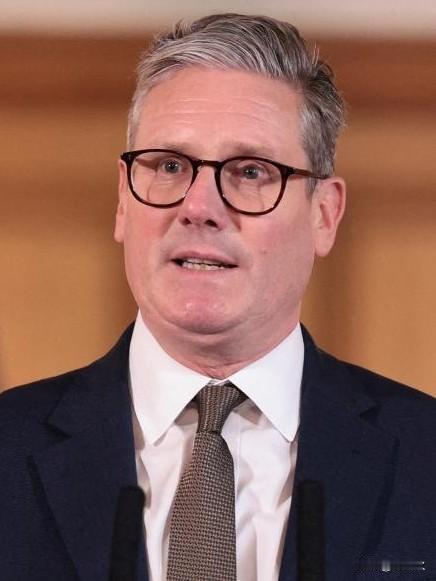 你猜，英国首相斯塔默此刻心里该有多恨芬兰总理奥尔波？说好的访华机会，就这么被芬兰