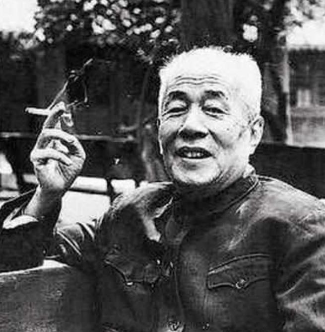 1947年，地下党员王冶秋走进院子，看到满院子的军统特务，就知道自己的身份暴露了