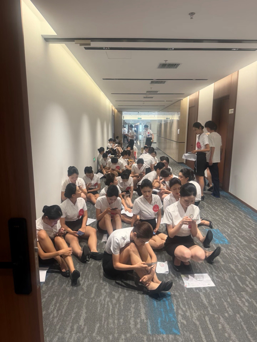 等待面试的