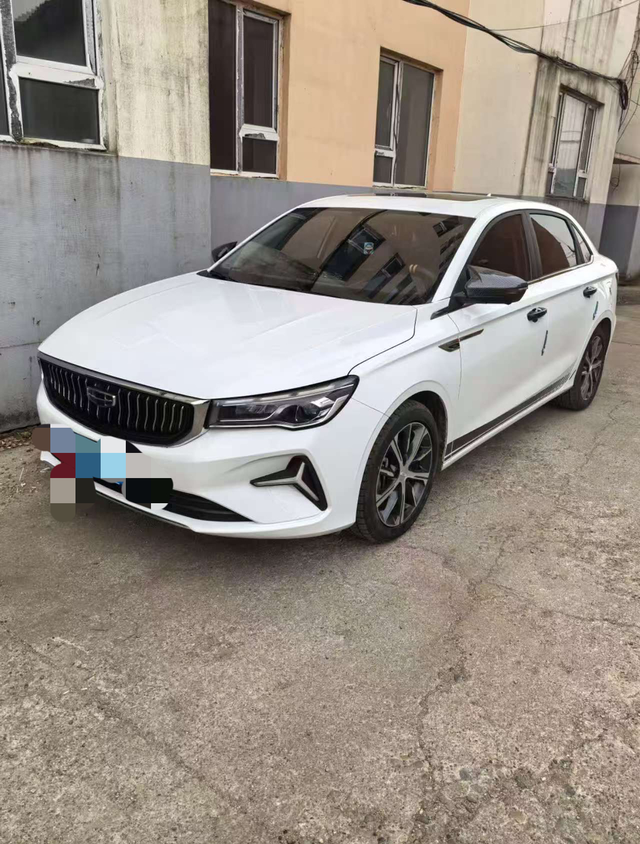 吉利帝豪加几号油生活再艰苦也得给我的小帝豪“吃”点好的，毕竟他每天陪我早出晚归