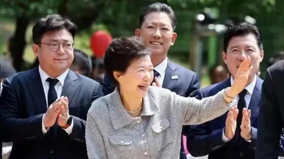 韩国选举，纵观历史评说，有些人拿曾经创造汉江奇迹的朴正熙说事，褒贬不一，国民力