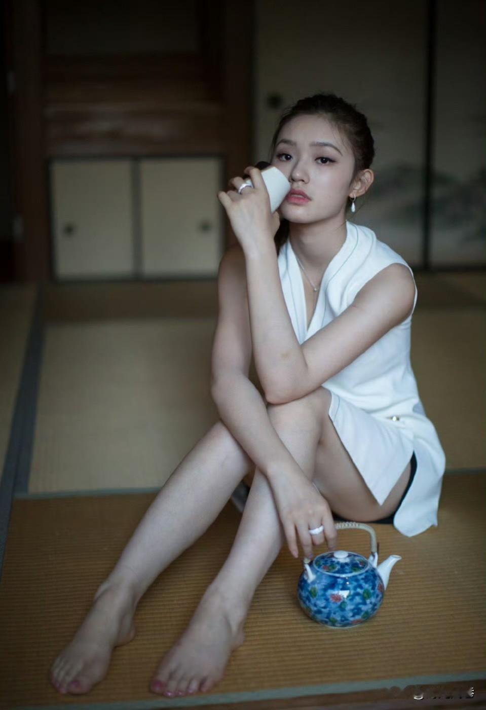 林允，估计网友们全都看过她主演的星爷电影中的美人鱼吧？