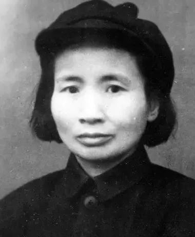 1960年冬天，钱瑛受中央安排到甘肃考察，云从张掖地区考察完毕，前往高台县的路上