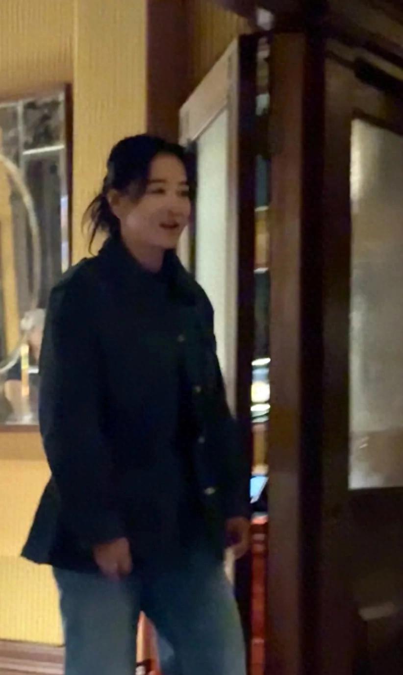 贾玲43岁生辰上海现身：优雅蜕变，自在绽放在贾玲43岁生日这个特别的日子里，她