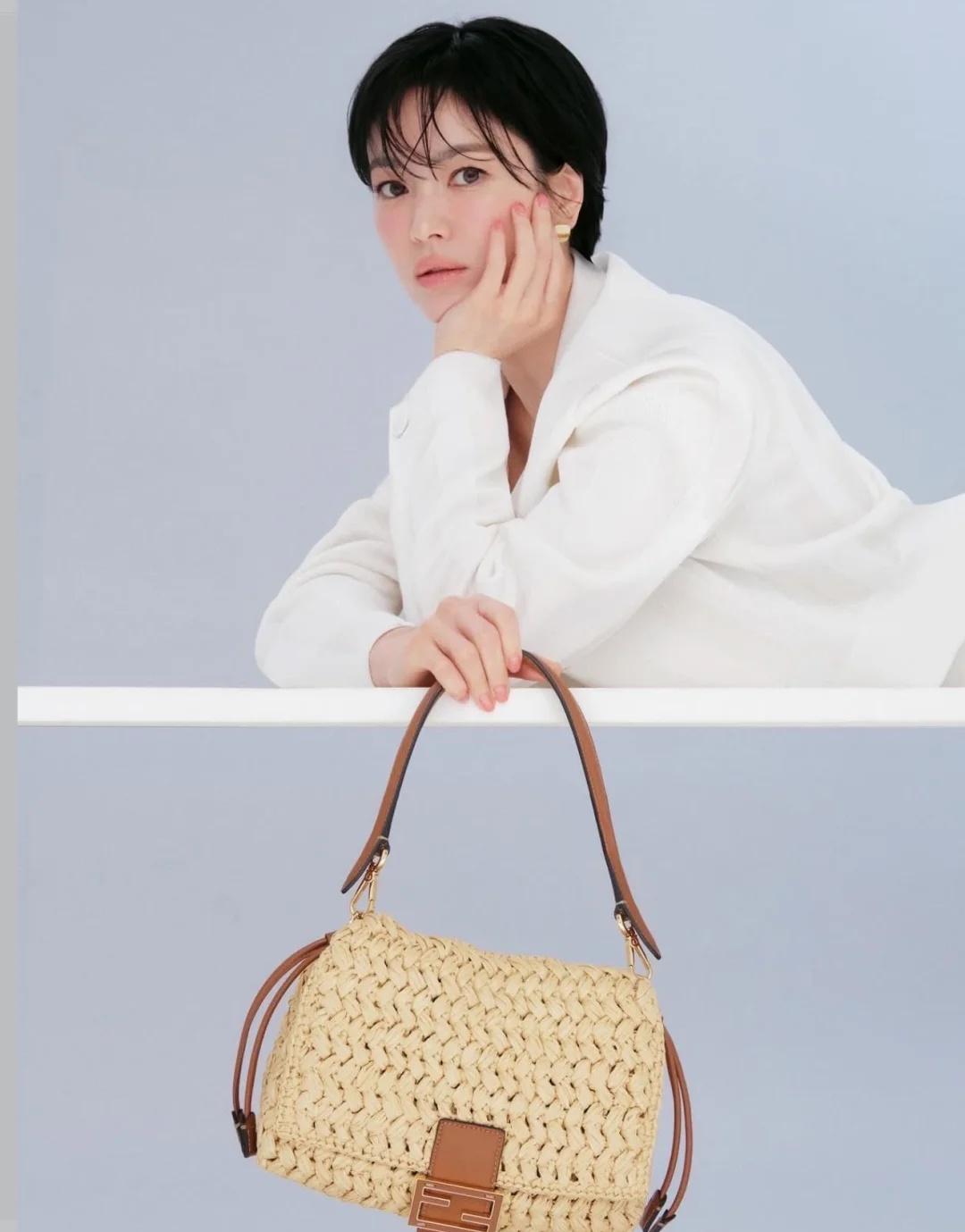 宋慧乔｜ins更新FendiB-cut&看展背影宋慧乔