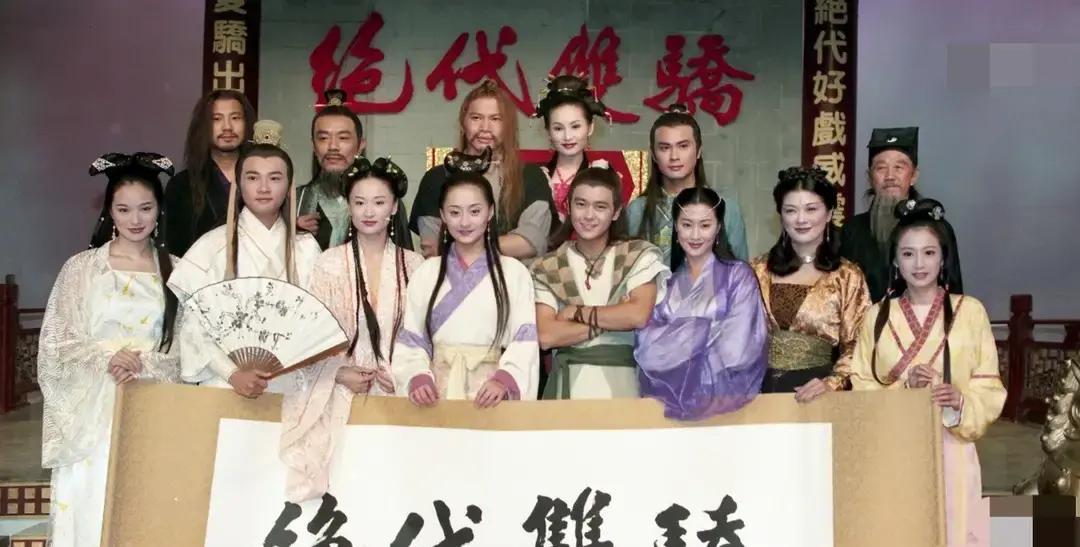 小时候读绝代双骄，我一直以为十大恶人就是十个。结果翻到后面发现血手杜杀狂狮铁