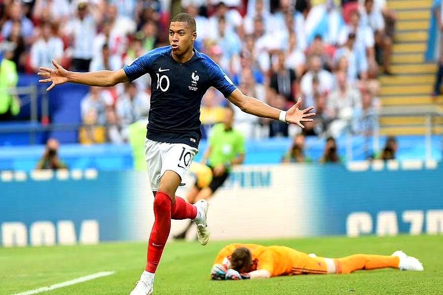 姆巴佩现在是法国历史第一人了吗？目前普拉蒂尼、齐达内、亨利排在他前面，这