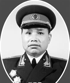 “这要是在战争年代，老子就要杀他的头！”开国少将谢正荣，接到老家亲戚来电，听到自